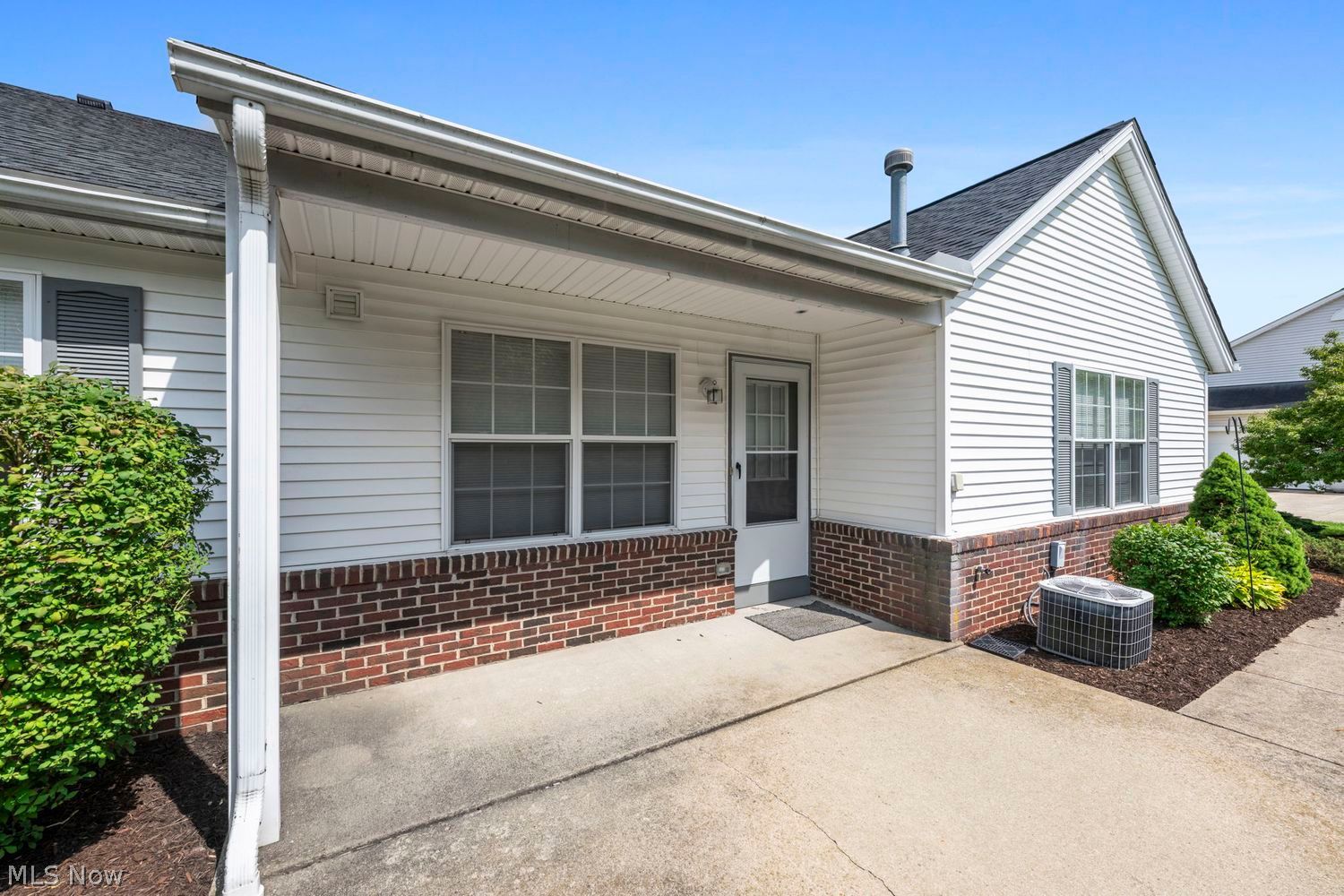 9215 Hickory Ridge Dr – photo 1