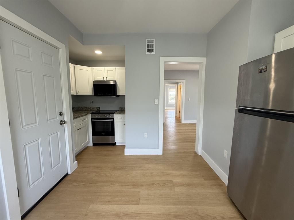 566 Shirley St unit 5 – photo 1