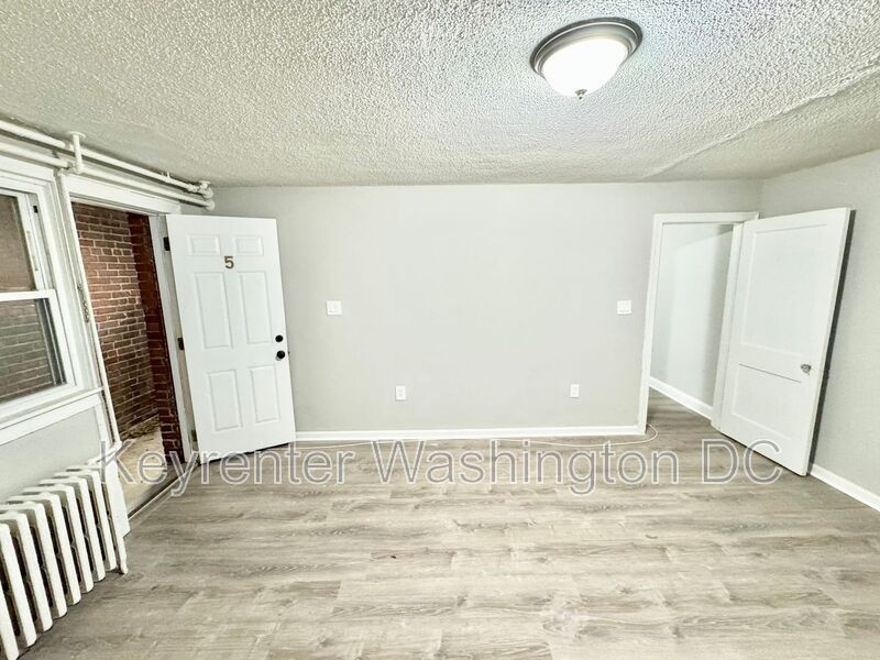 943 Bonifant St unit 5 – photo 4
