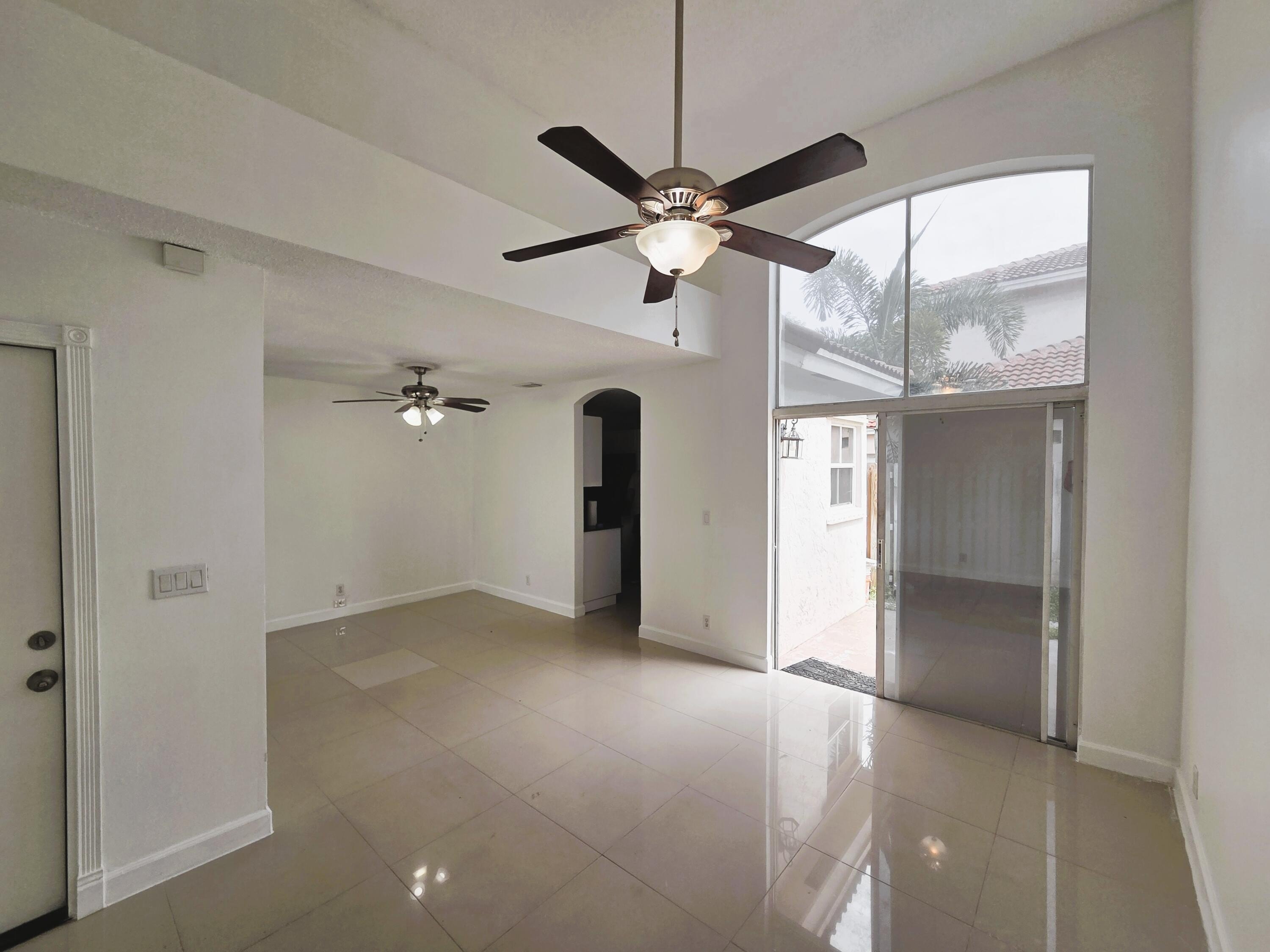 533 NW 47th Ave – photo 2