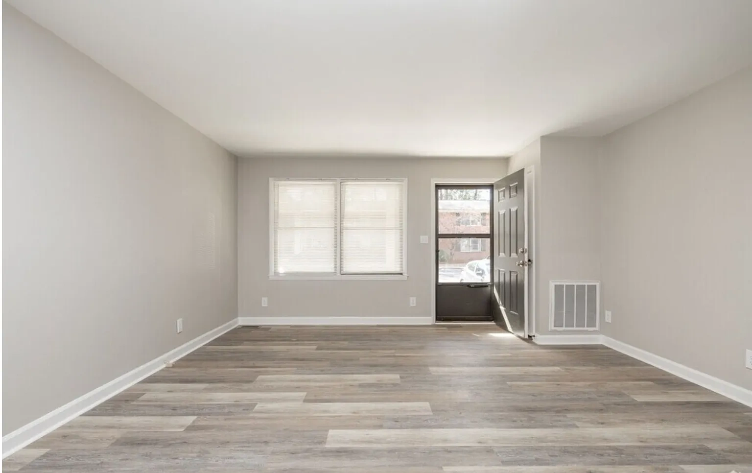 Whitfield Apartments – photo 1