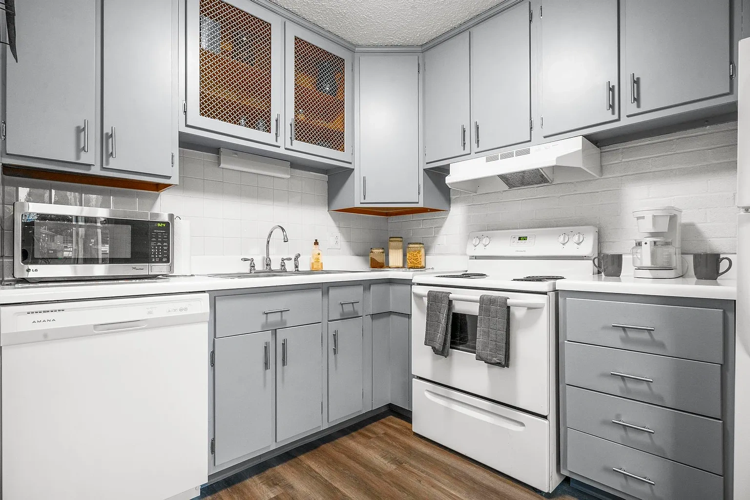 Williamsburg and Portage Pointe Apartments – photo 5