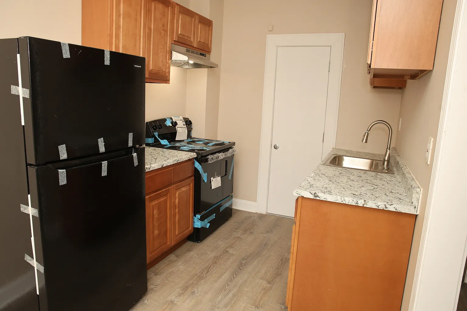 Noble Tudor Apartments – photo 2