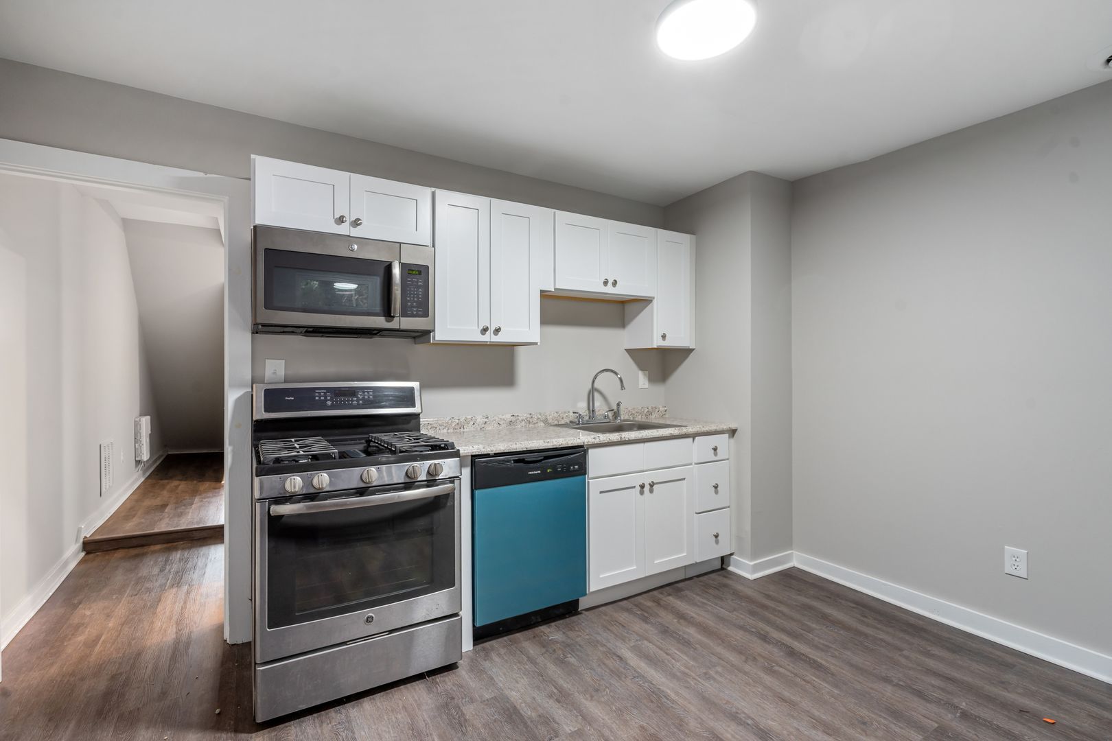 832 1/2 Windom St unit 832 1/2 Windom Street - Unit 1 – photo 4