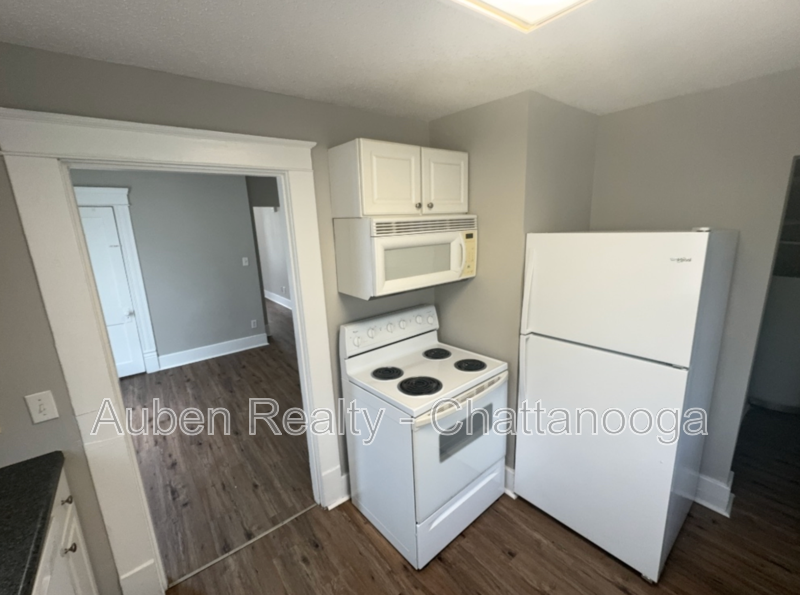 2413 Stuart St – photo 4