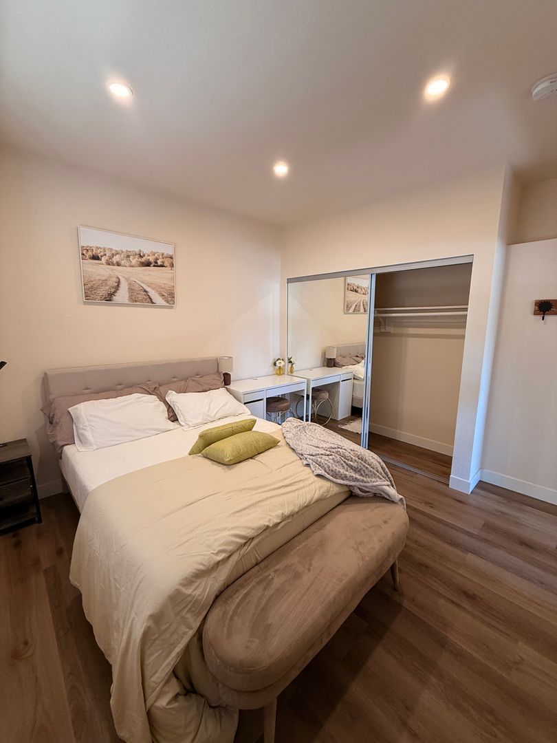 3625 Lyon Ave – photo 4