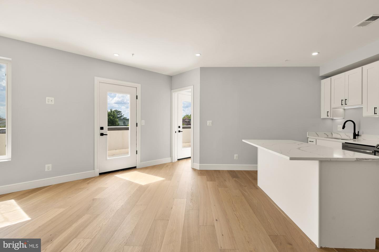 3215 Mt Pleasant St NW unit 403 – photo 4