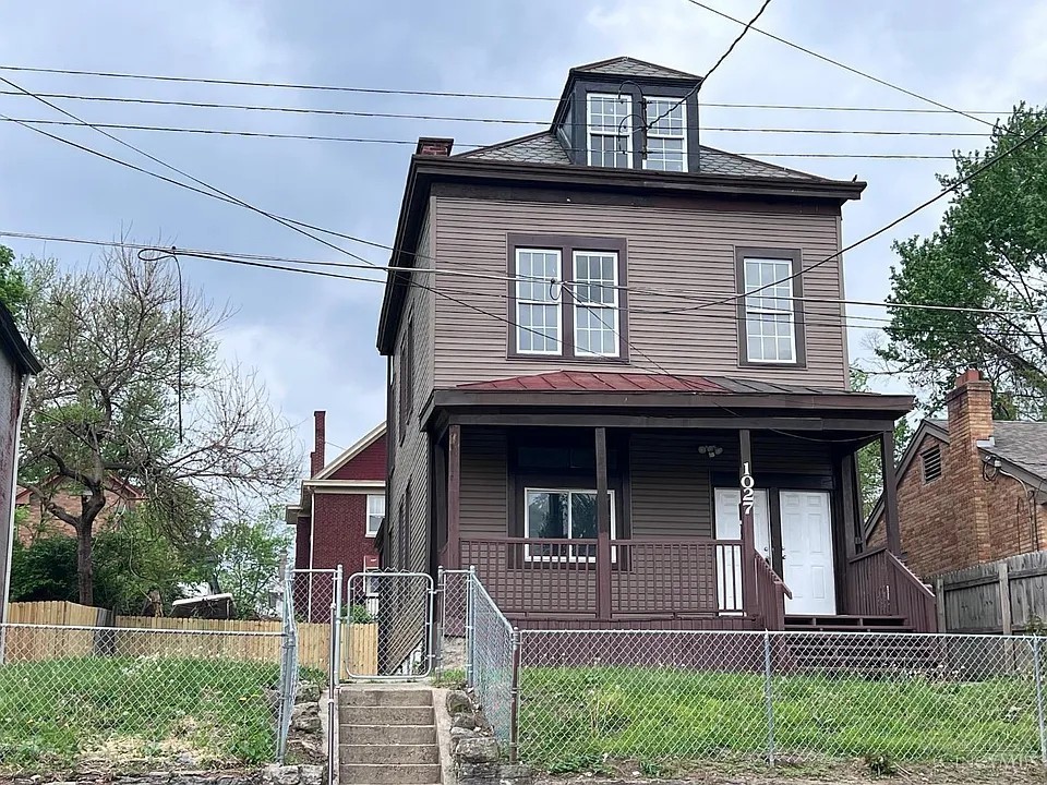 1027 Winfield Ave unit 1 – photo 1