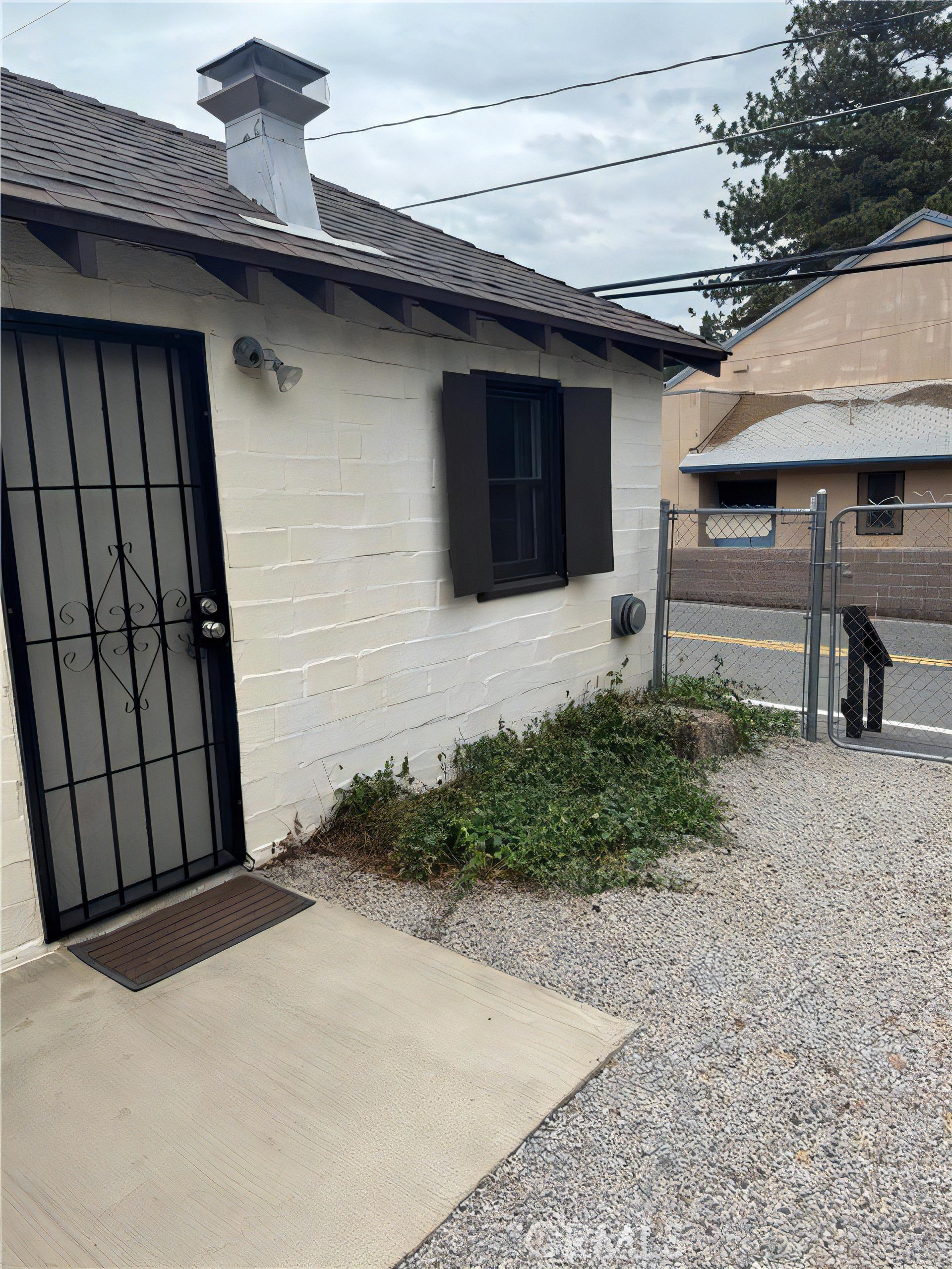 23335 Crestline Rd – photo 1