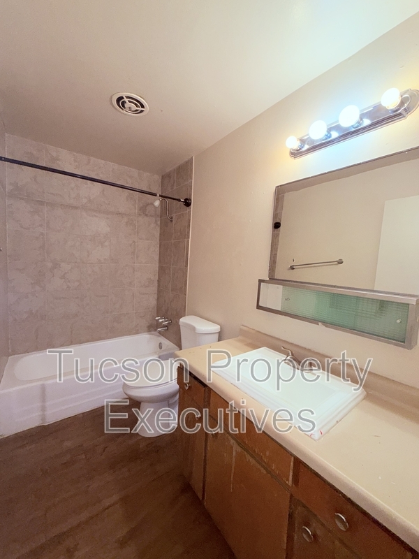 8914 S Nogales Hwy – photo 5