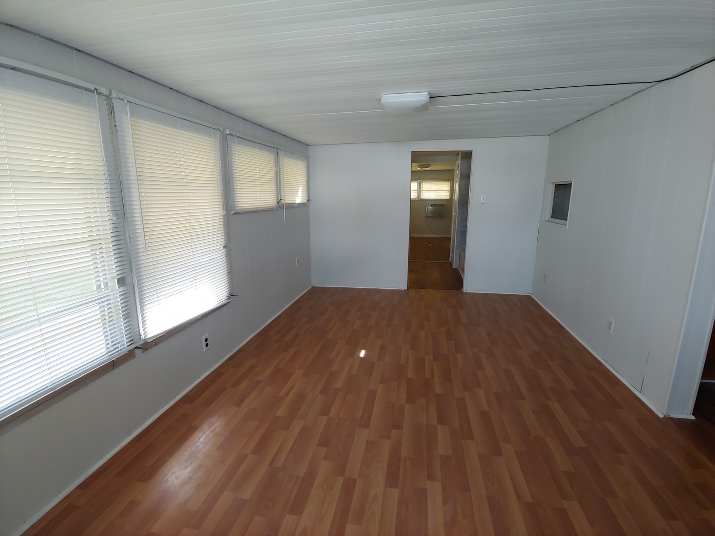 912 49th Ave W – photo 4