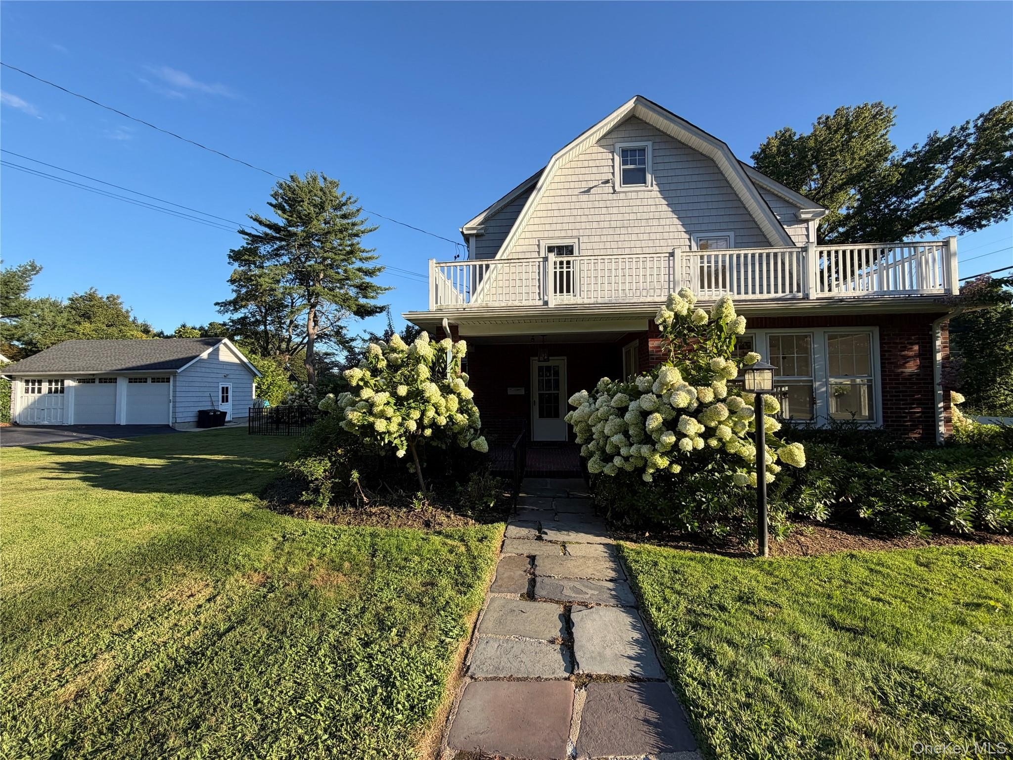 160 W Neck Rd – photo 2