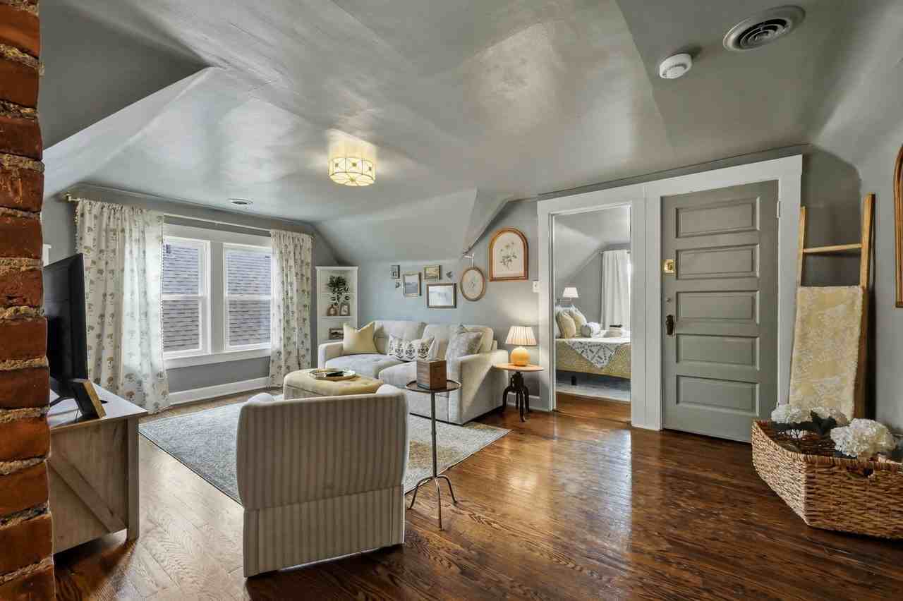 1289 West 102nd Street – photo 3