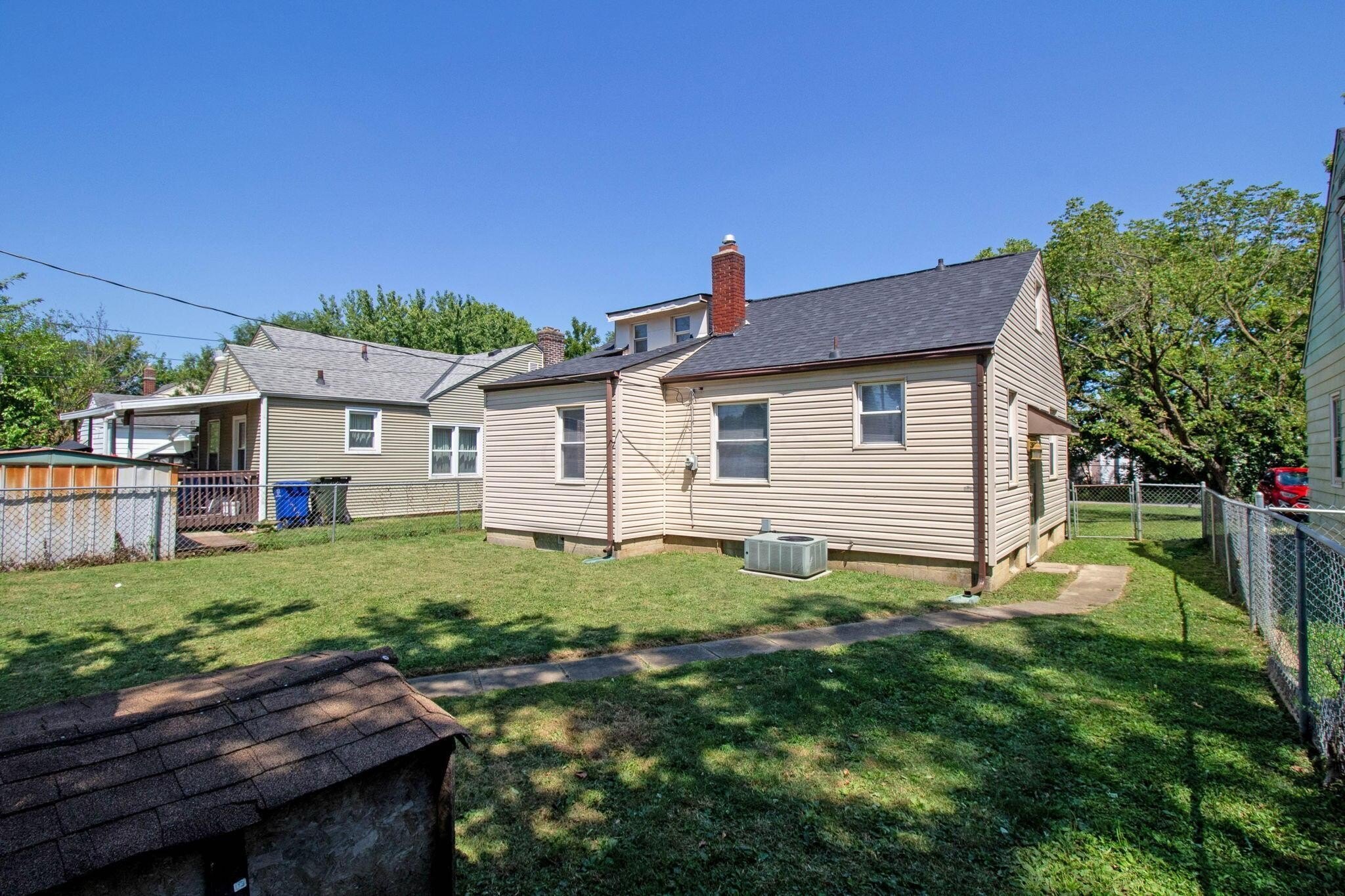 1059 Lawrence Dr – photo 3