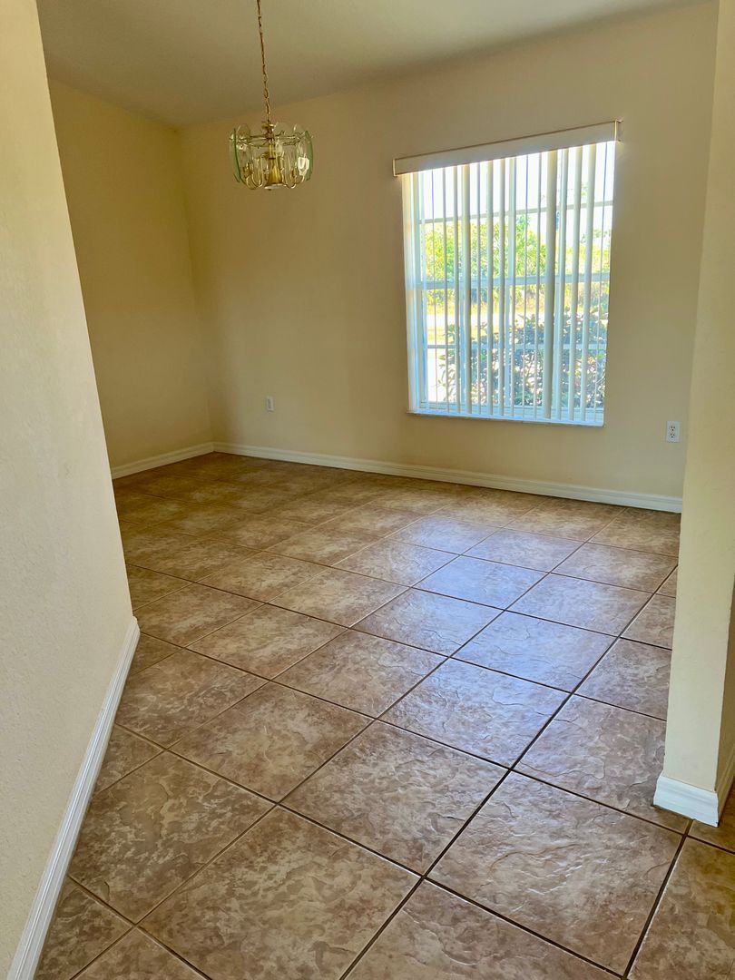 6795 David Blvd unit 6795 David Blvd. Apt. A – photo 4