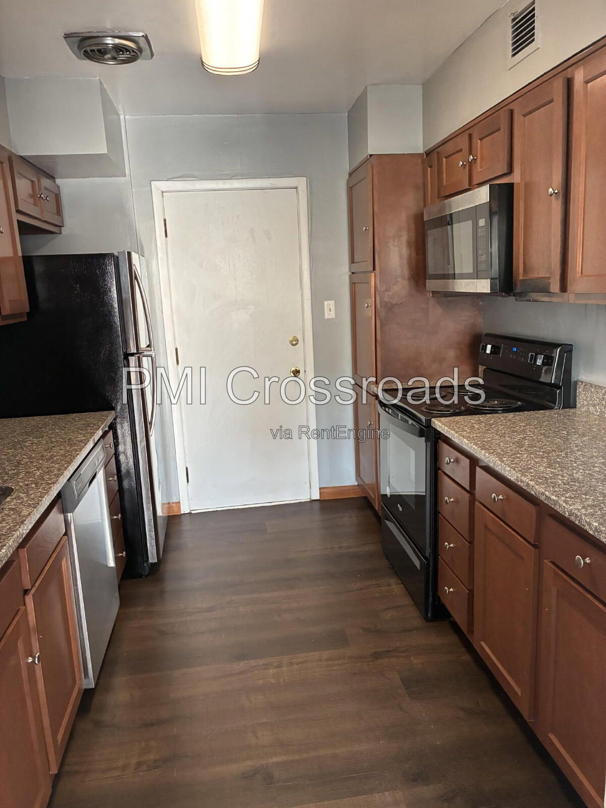 16025 Van Aken Blvd unit Apartment 201 – photo 4