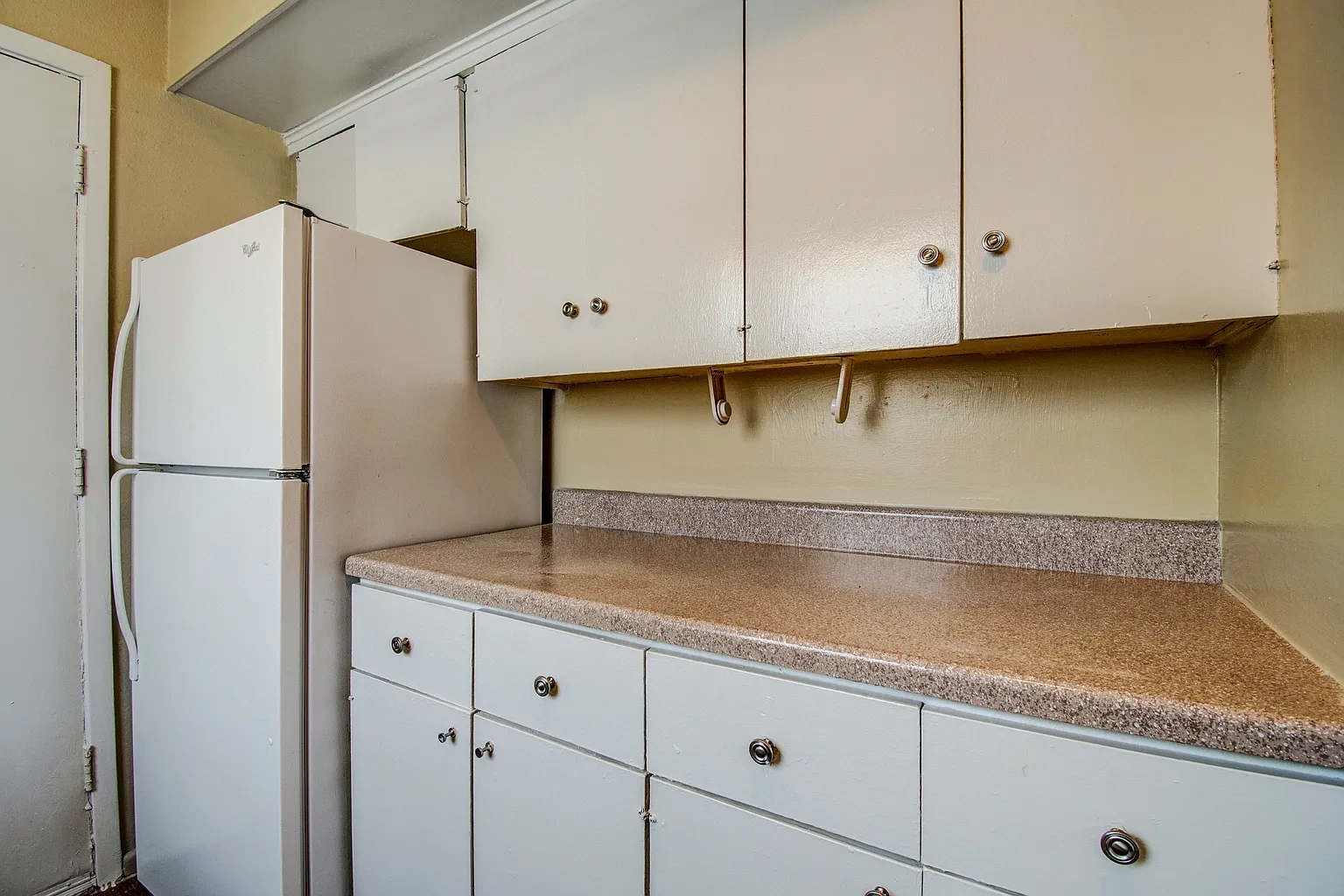 Bay Bluff Apartments – photo 1