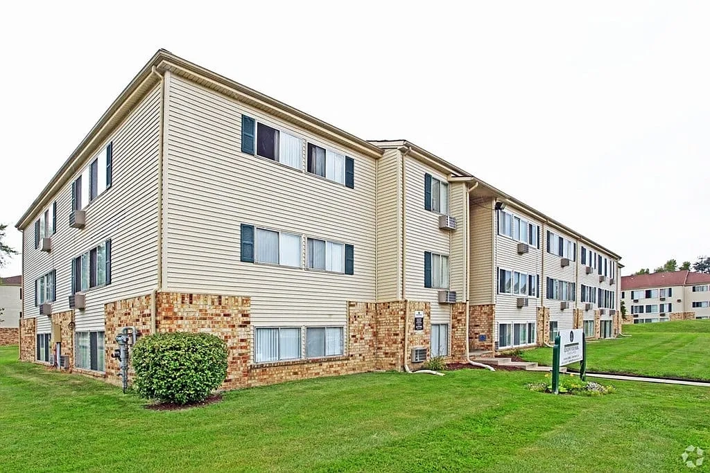 Edgewood Park Apartments – photo 2
