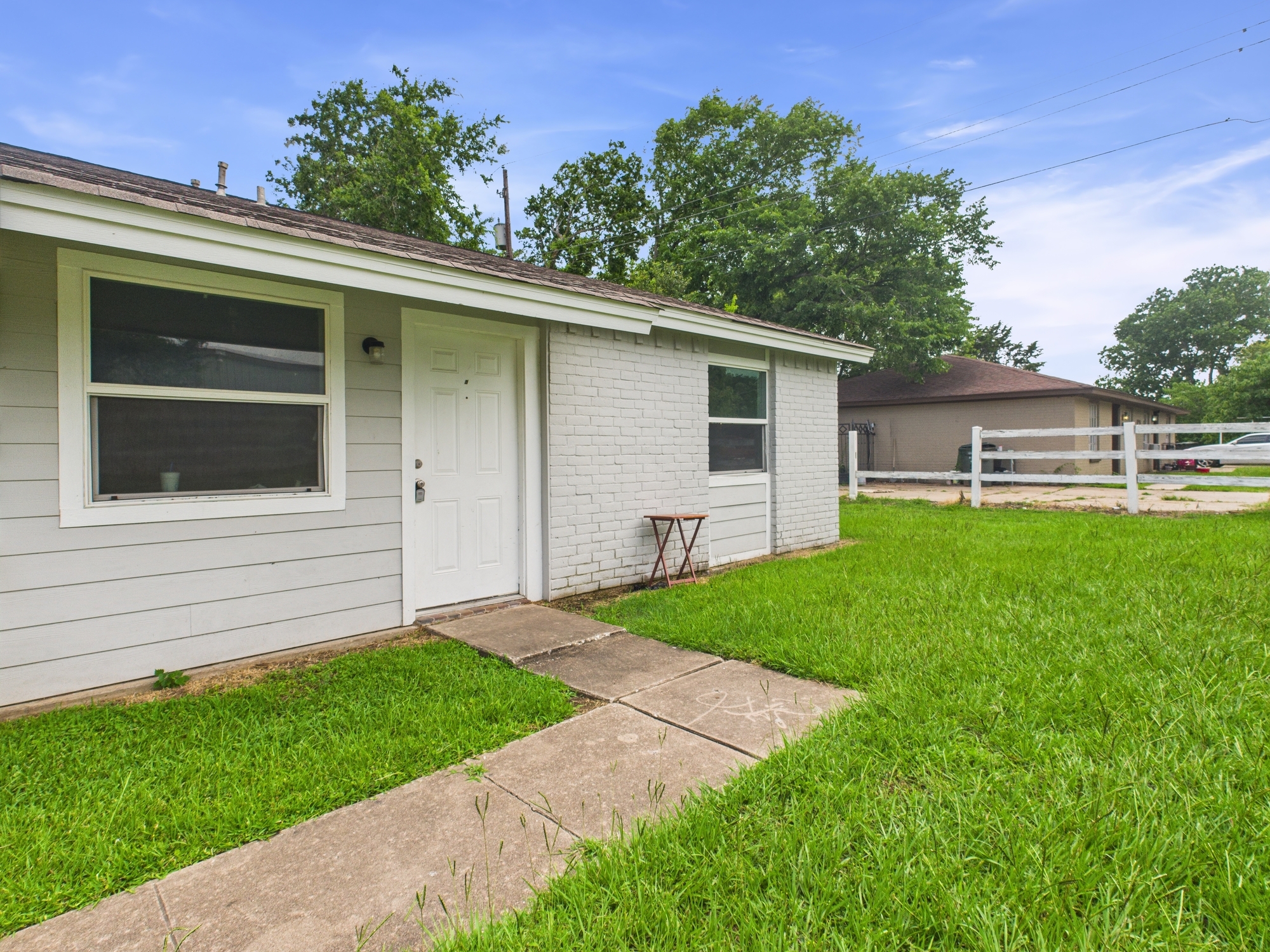 1900 Finfeather Rd – photo 2