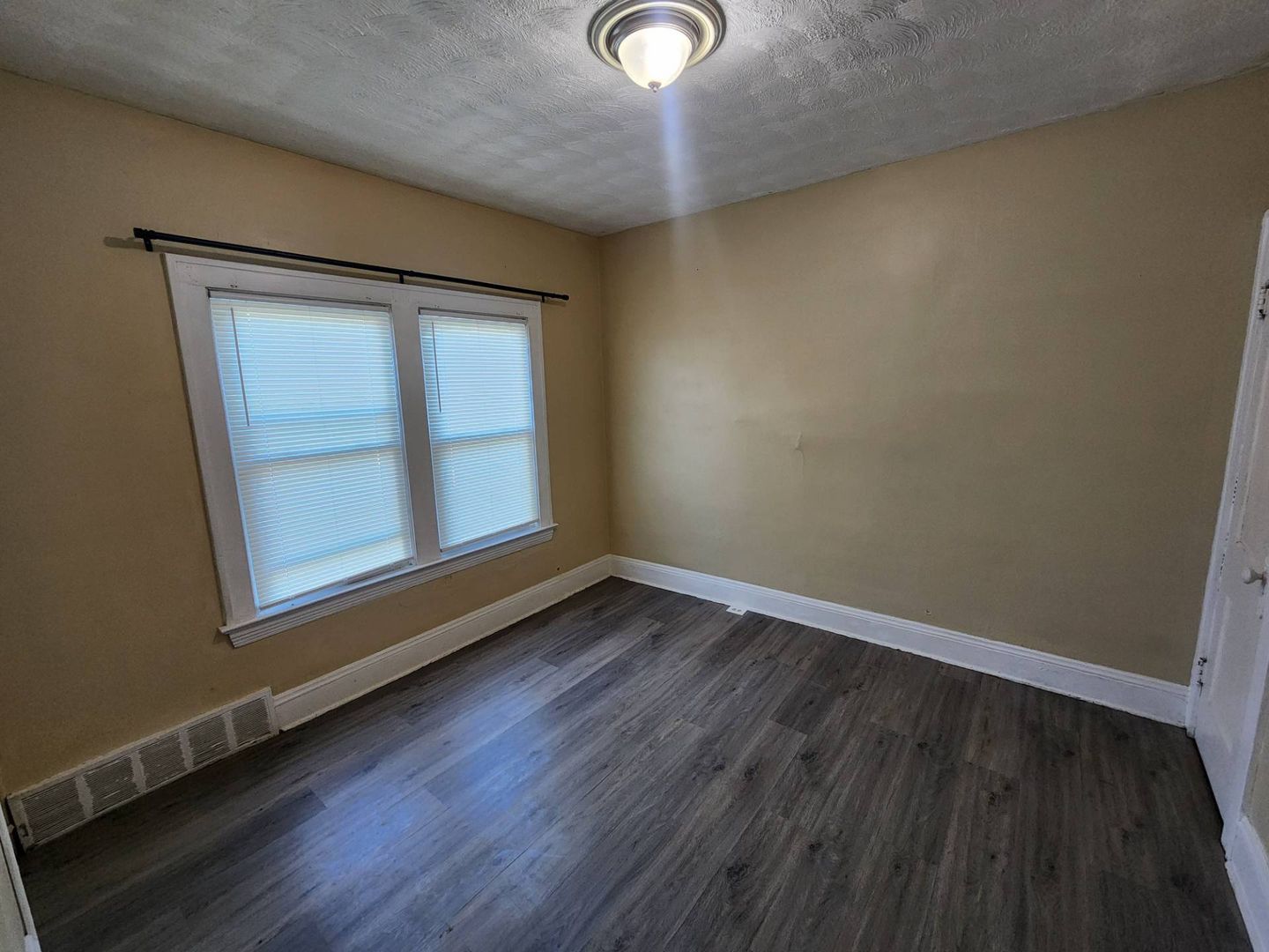 15816 Grovewood Ave unit DN Unit – photo 4