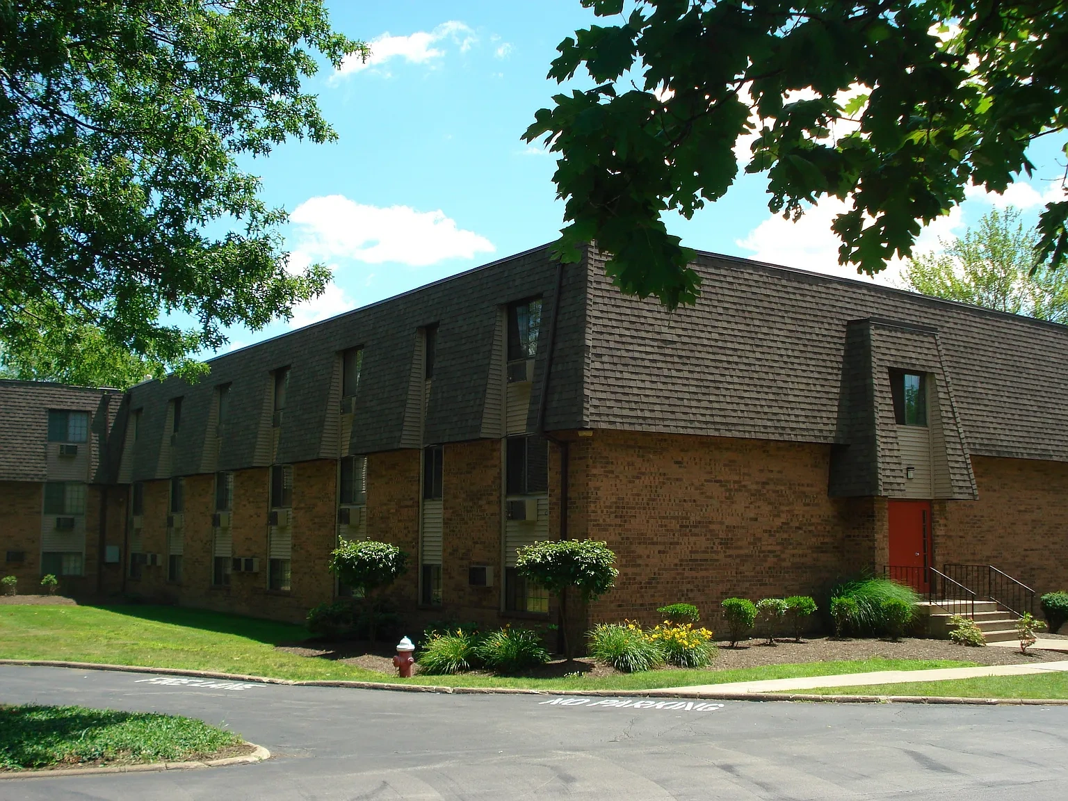 Peppertree Apartments – photo 2