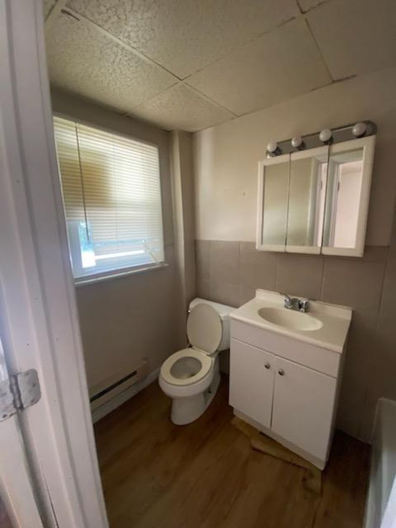 521 E Broad St unit 521 E Broad St - Apt A – photo 4