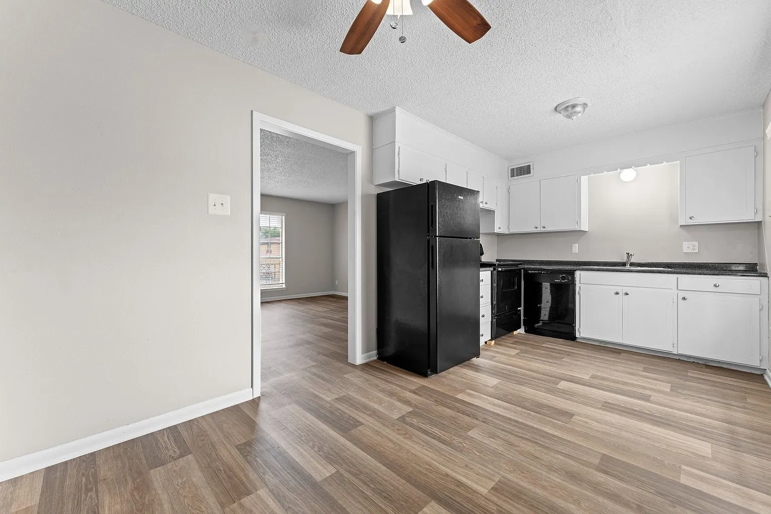 Car Mel Apartments – photo 1