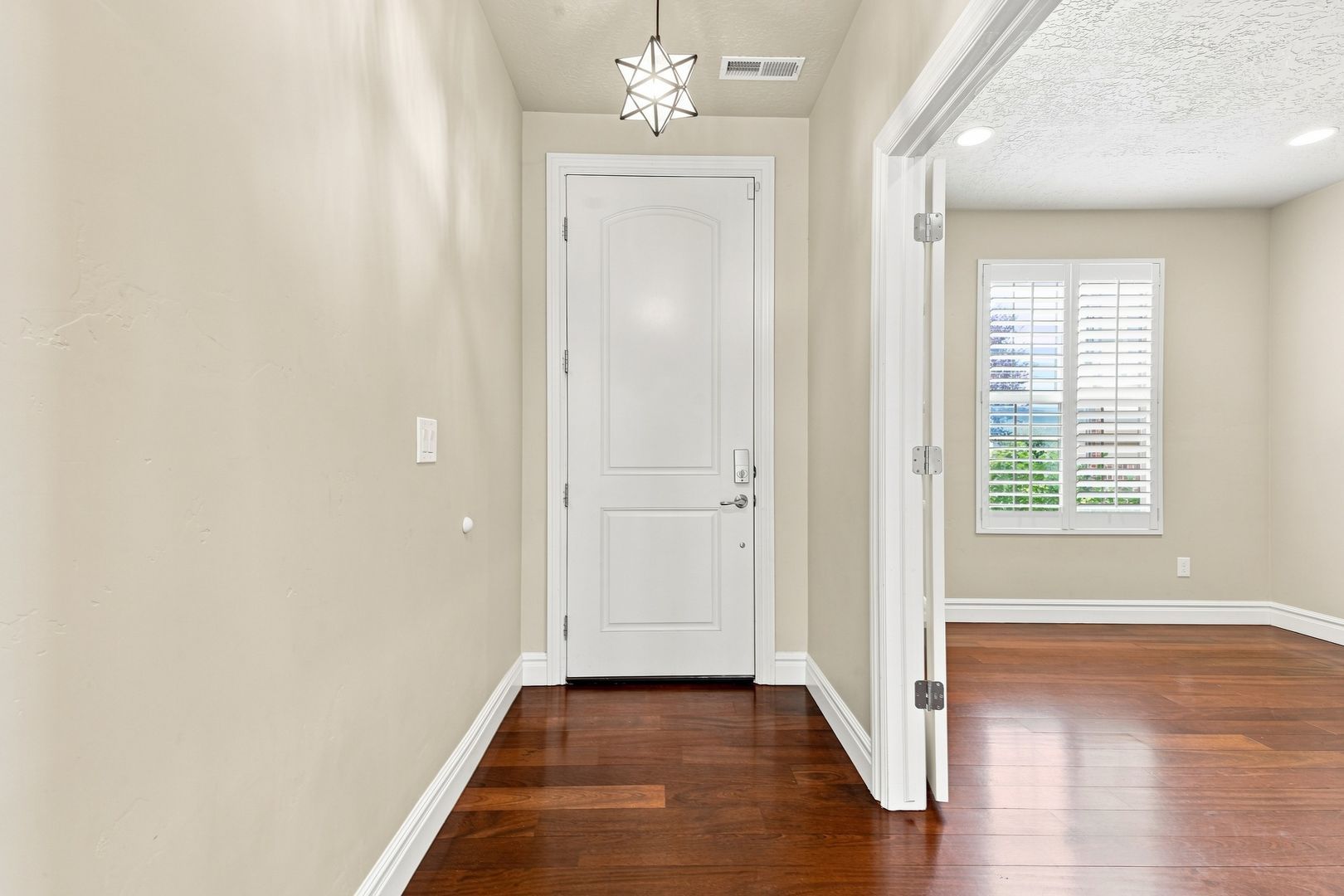 1360 E Foxmont Ln – photo 3