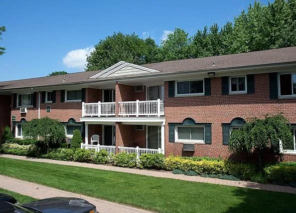 Fairfield Estates At Farmingdale Village – photo 4