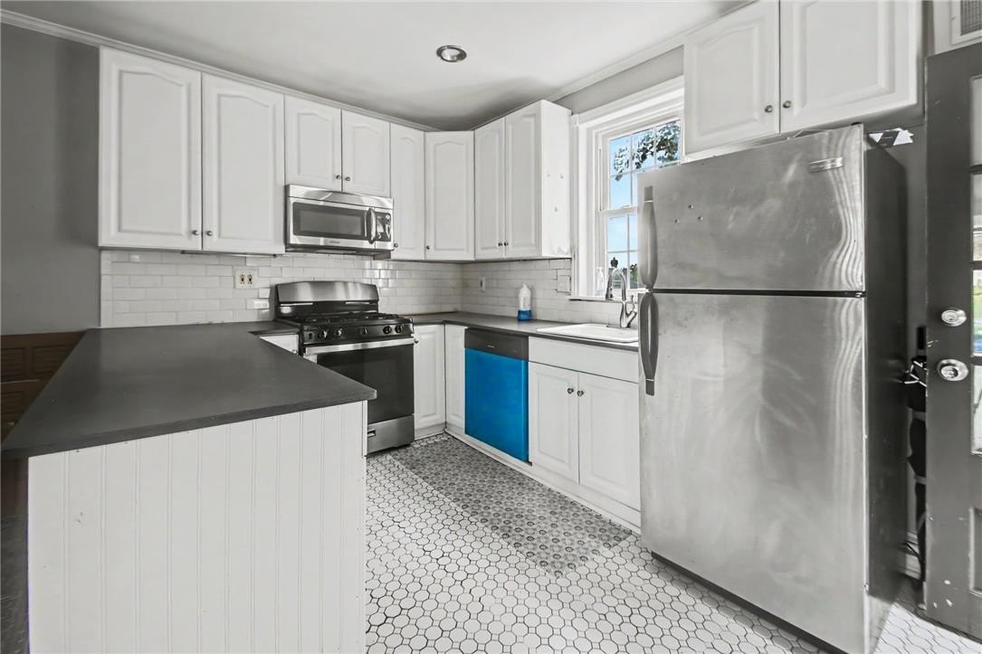 350 Dupont St – photo 5