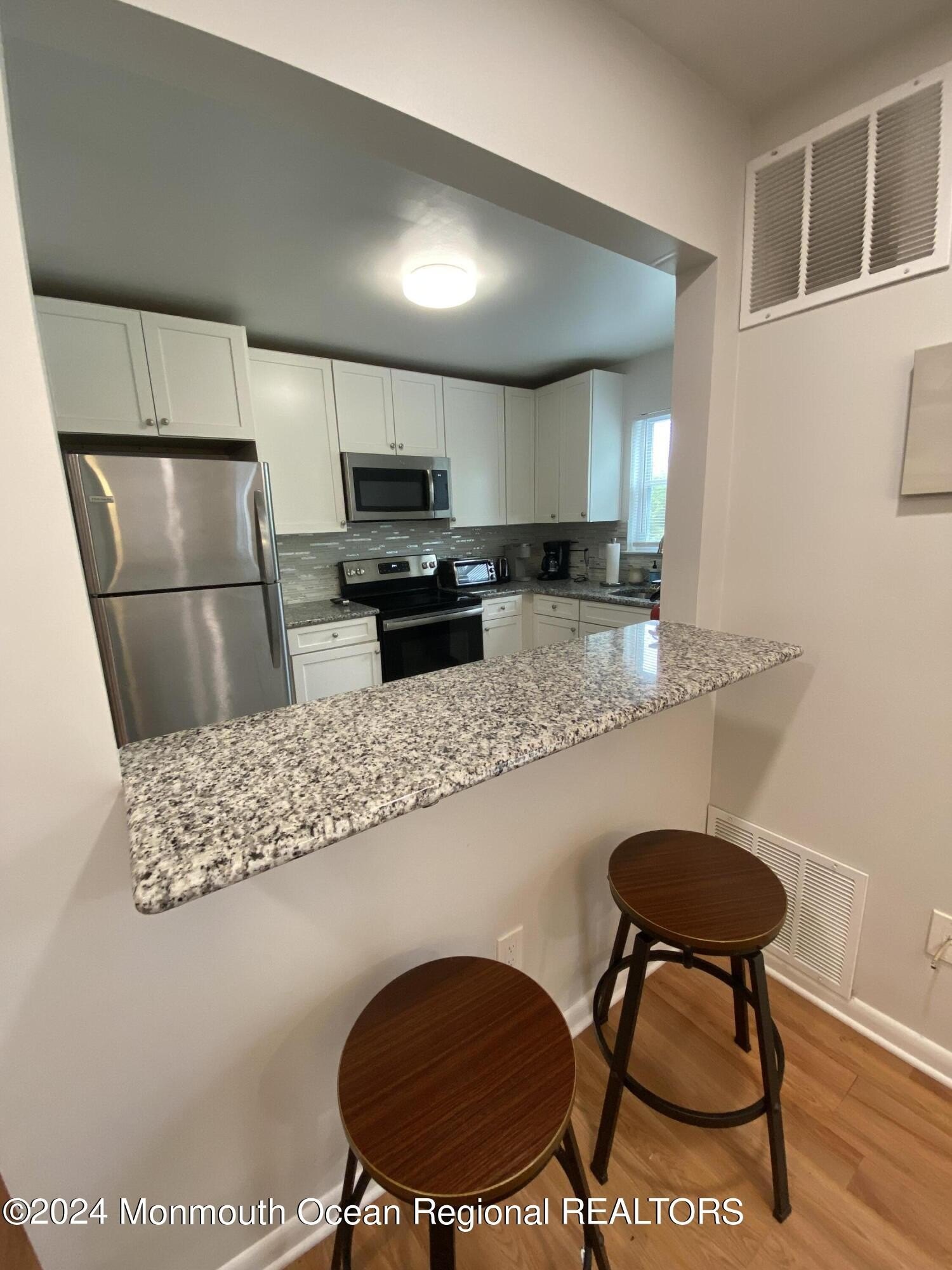 65 Cedar Ave #B11 – photo 3
