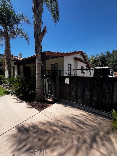 484 W 25th St – photo 4