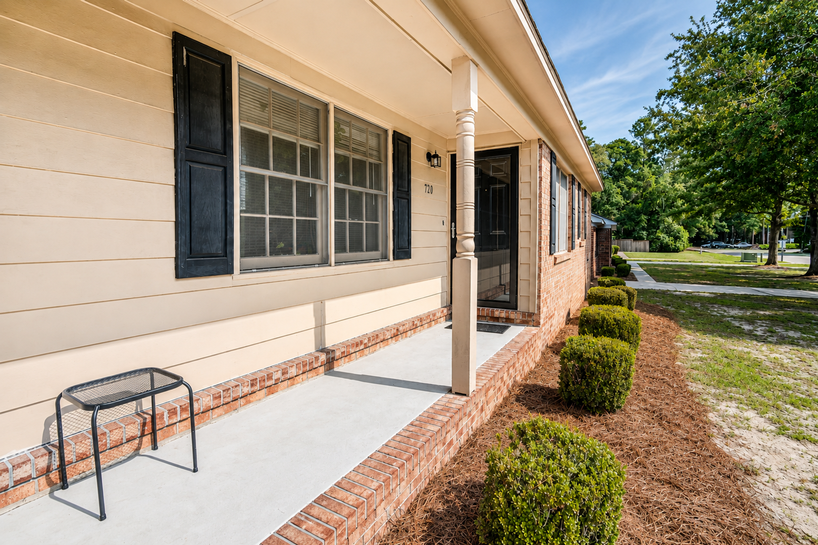 720 Montclair Dr – photo 3