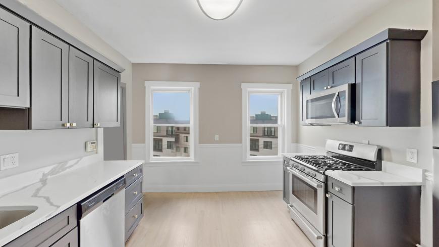 1 Orient Ave – photo 4