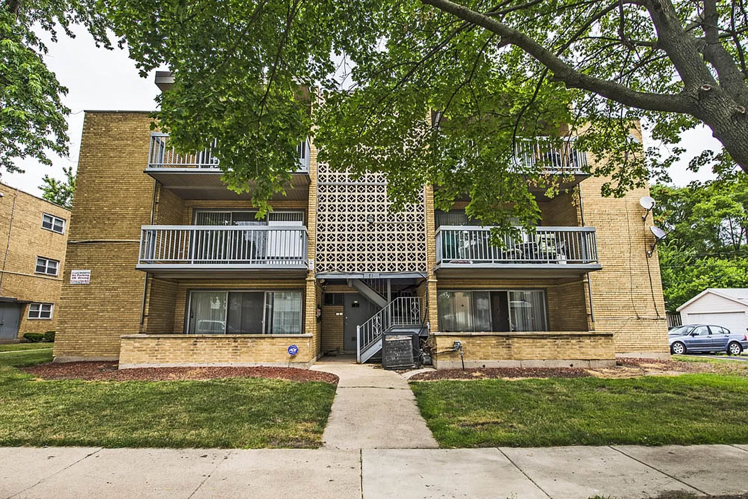 13905 S Clark – photo 1