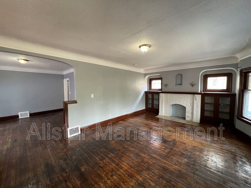 3257 E 139th St – photo 4