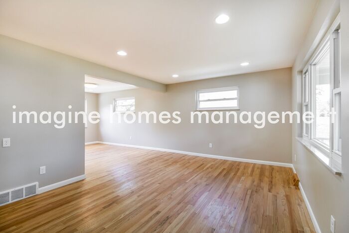607 W Kemper Rd – photo 4