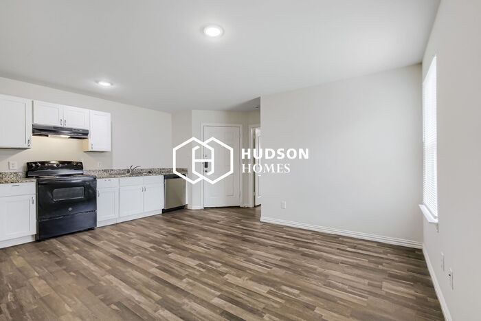 102 W Pliler St unit 100 – photo 4