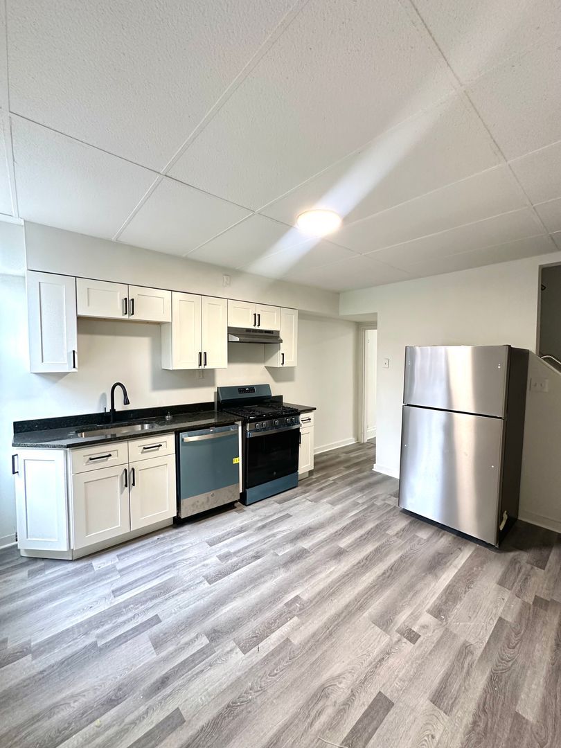 245 Ella St – photo 1