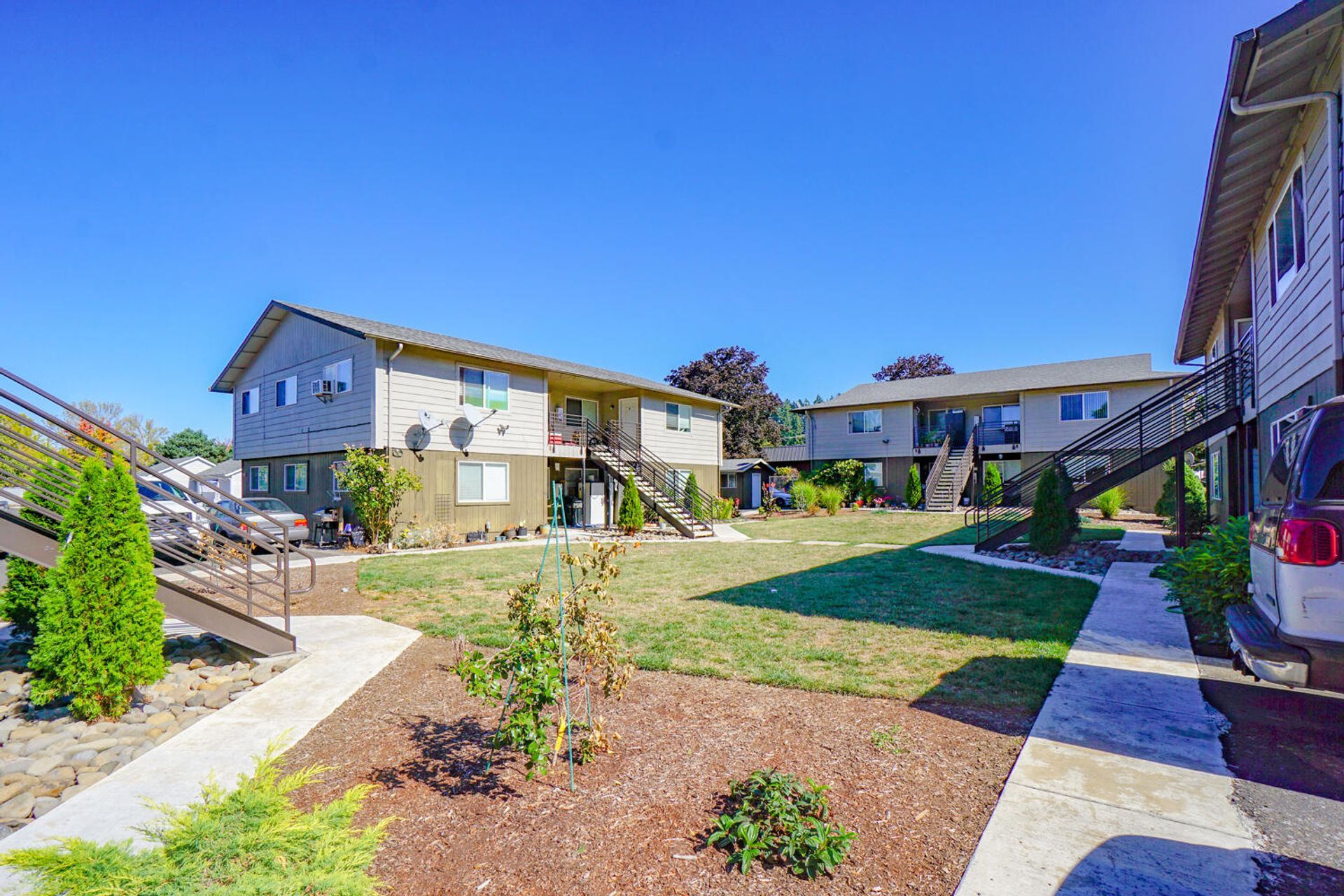 Broadway Apartments – photo 5