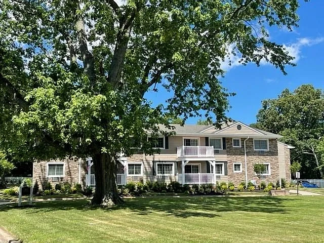 Fairfield Courtyard at Lake Grove – photo 2
