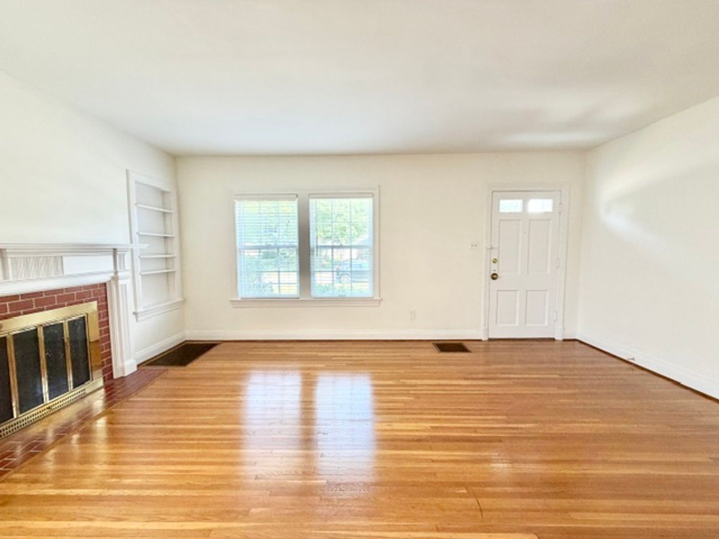 2414 Brighton Dr – photo 3