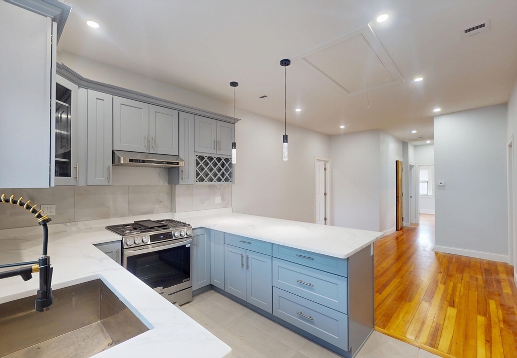 14 King St unit 3 – photo 1