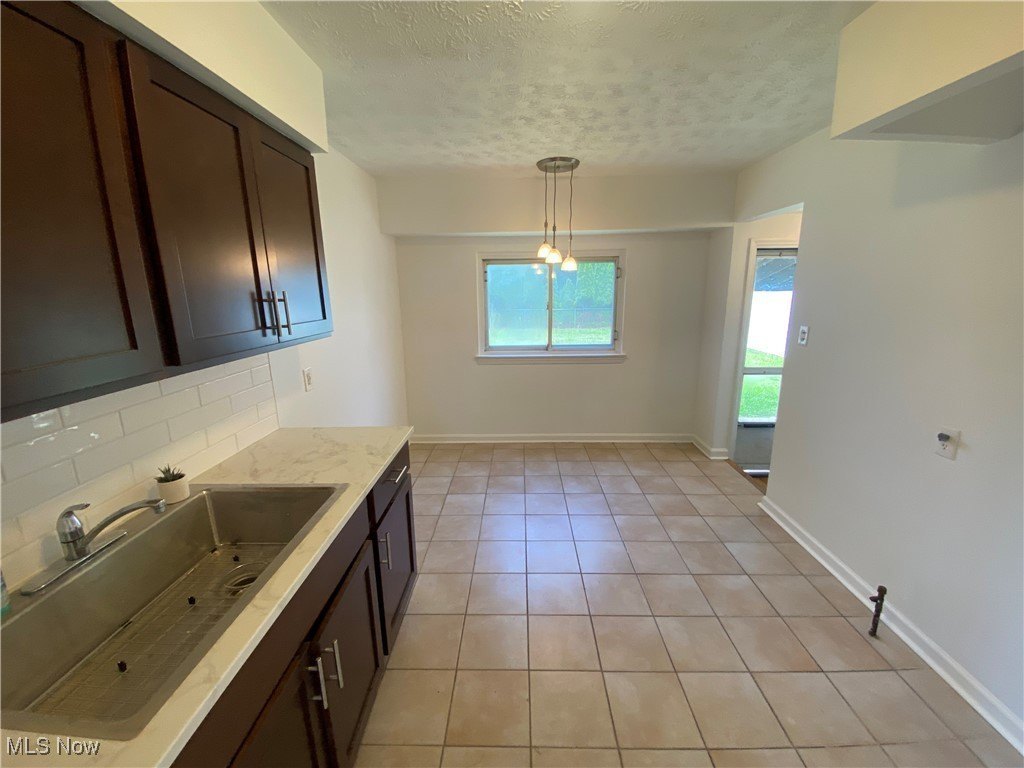 854 E 258th St – photo 3