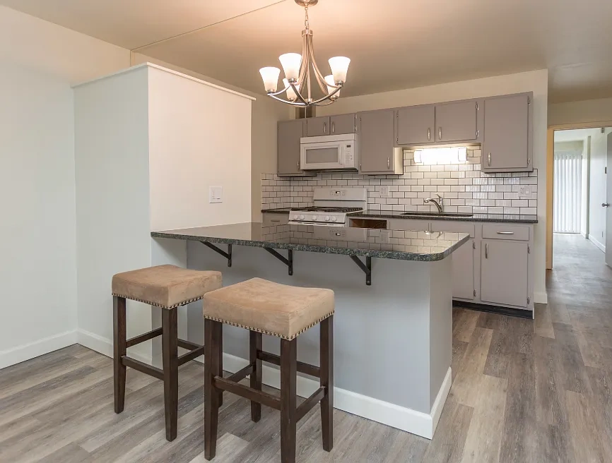 Seven Stories West Apartments – photo 2