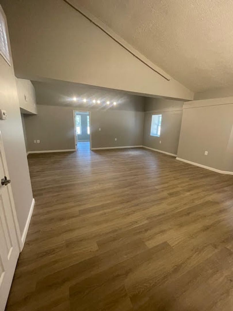 48673 Trapp Rd – photo 2