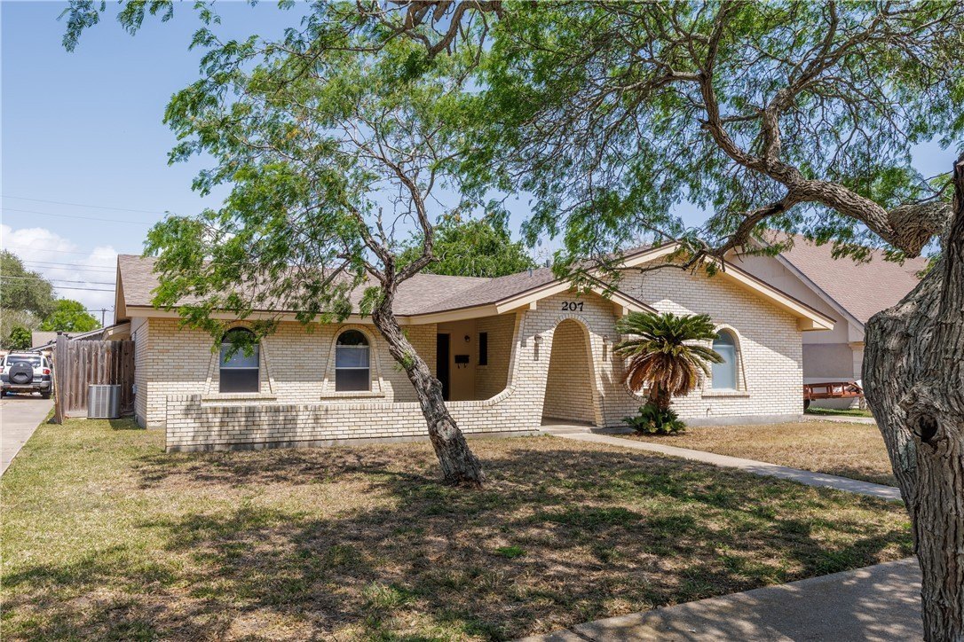 207 Blanco Dr – photo 3