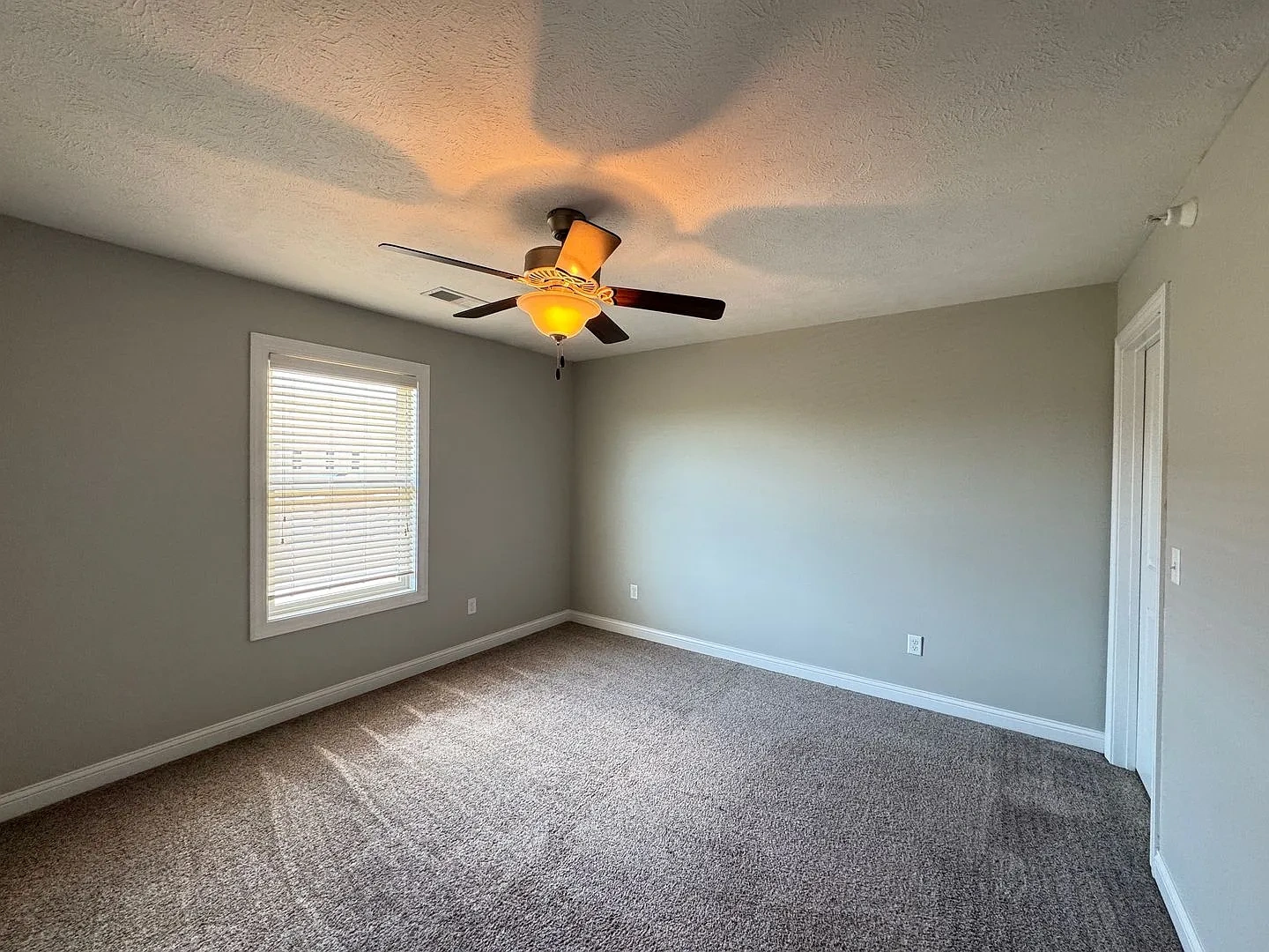 1037-1041 Ekstam Drive – photo 5