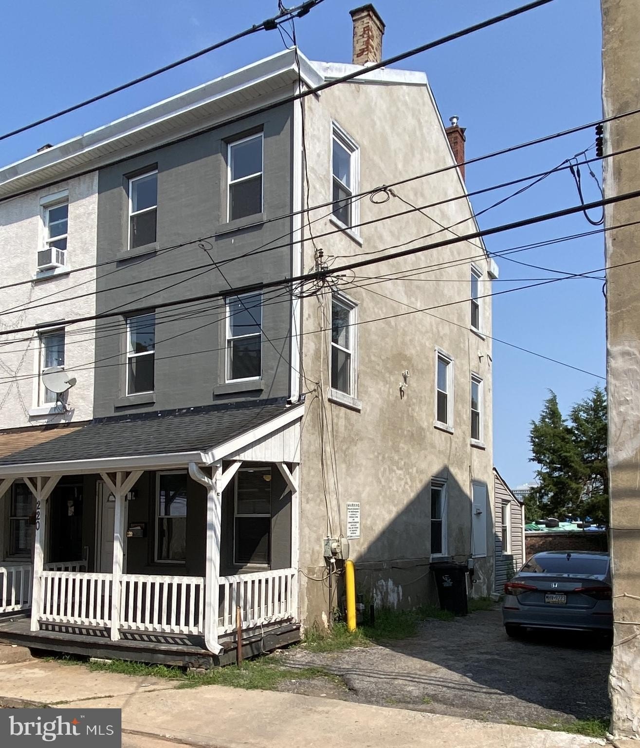 220 Pearl St – photo 3