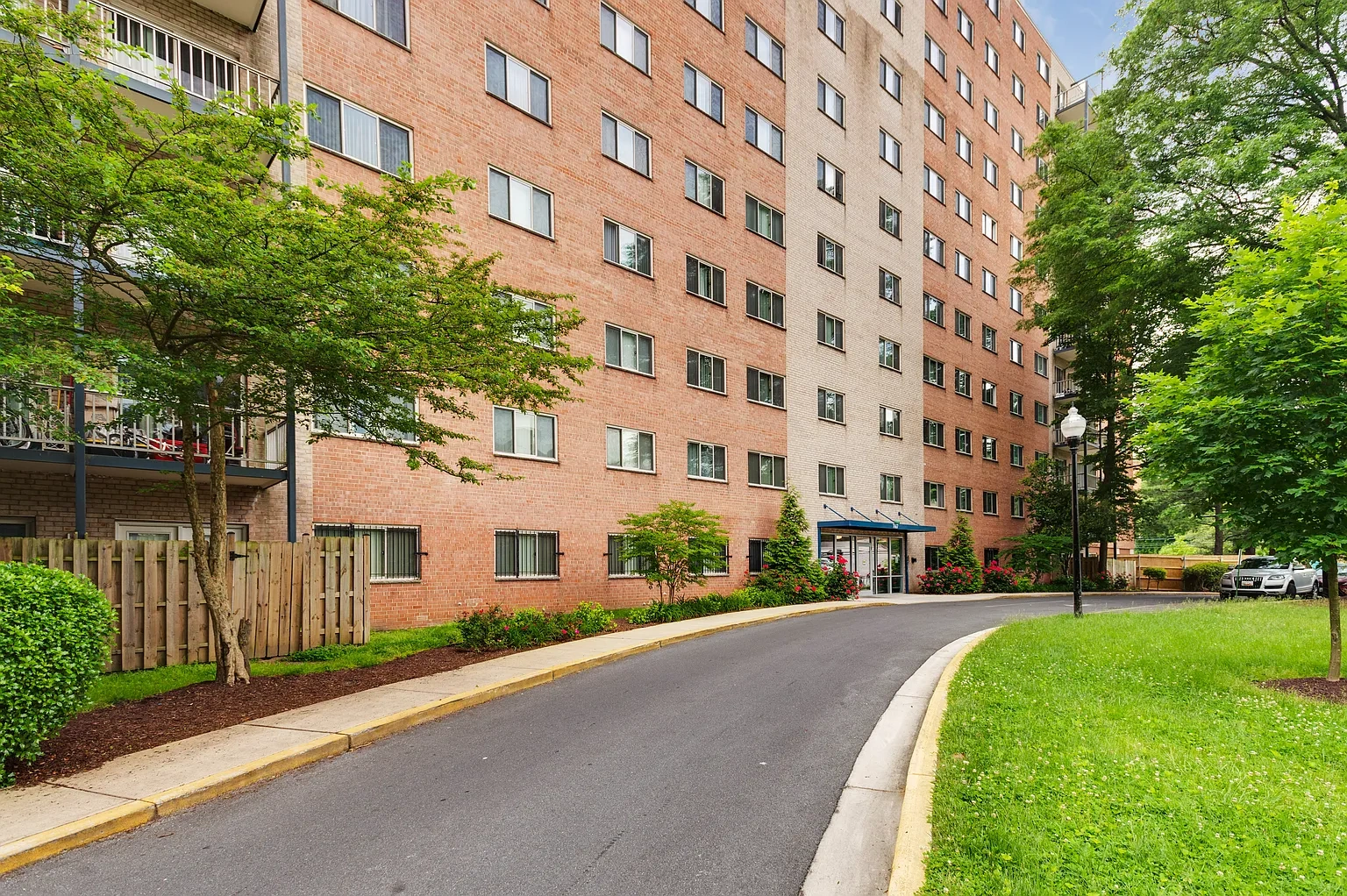 Parkview Towers – photo 3